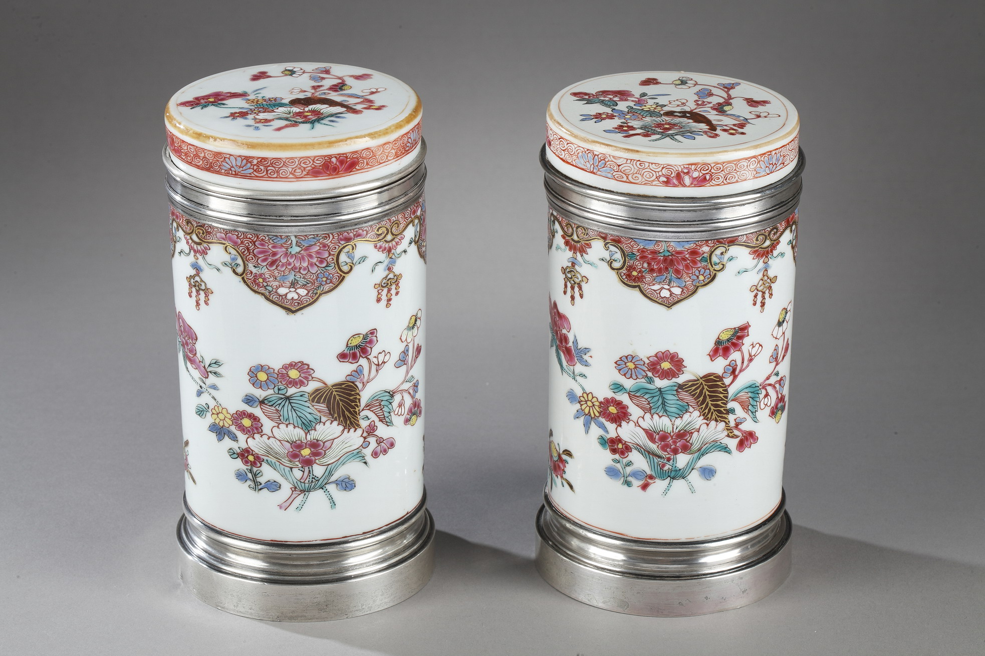 Pair porcelain box for the tea  "famille rose"  decorated with flowers -  Qianlong period -Silver mount 19th century  probably English work